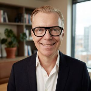 Porträtfoto_Frank_Plümer