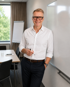 Frank Plümer mit Whiteboard